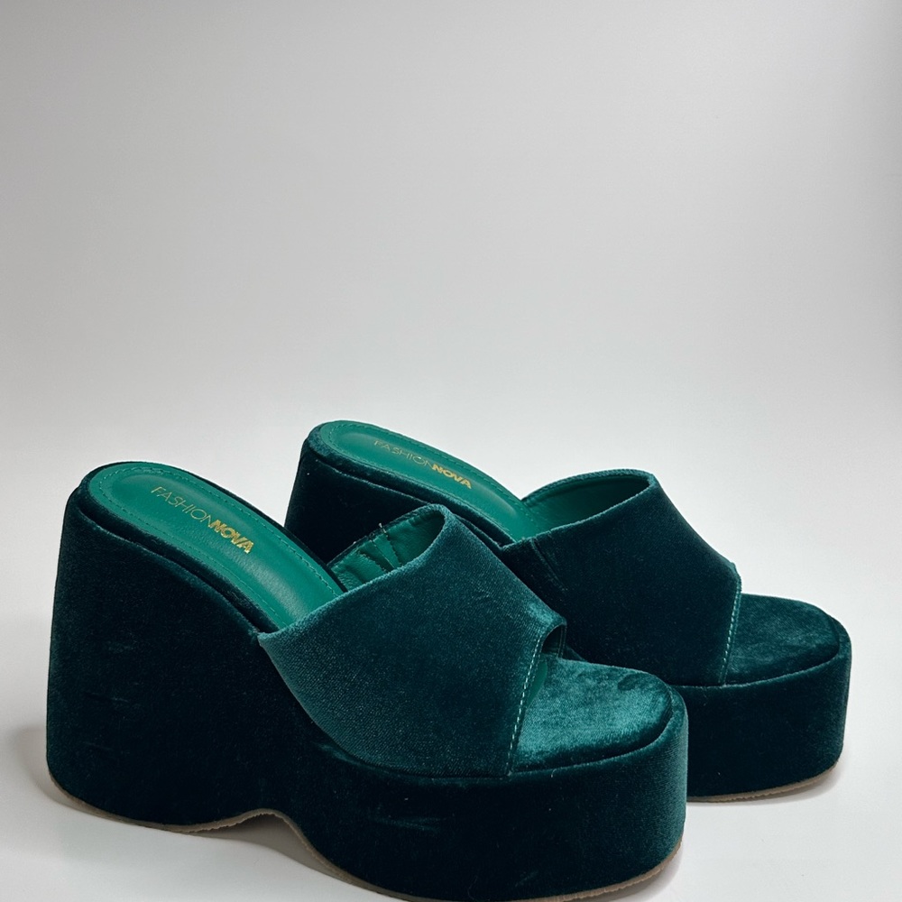 Fashion Nova Women's Green Slide Platform Sandal Mules with Wedge Heel